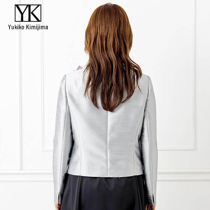 グレー