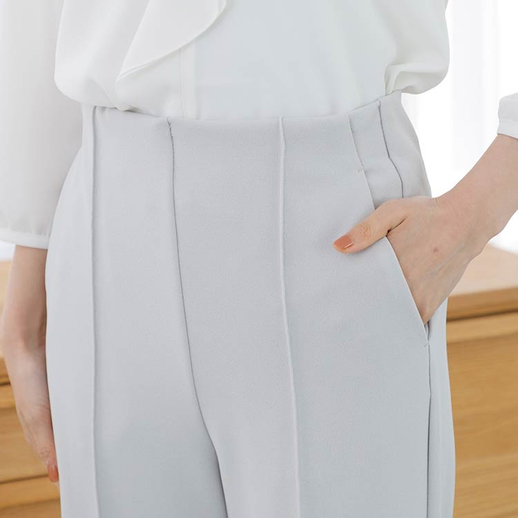 グレイッシュベージュ