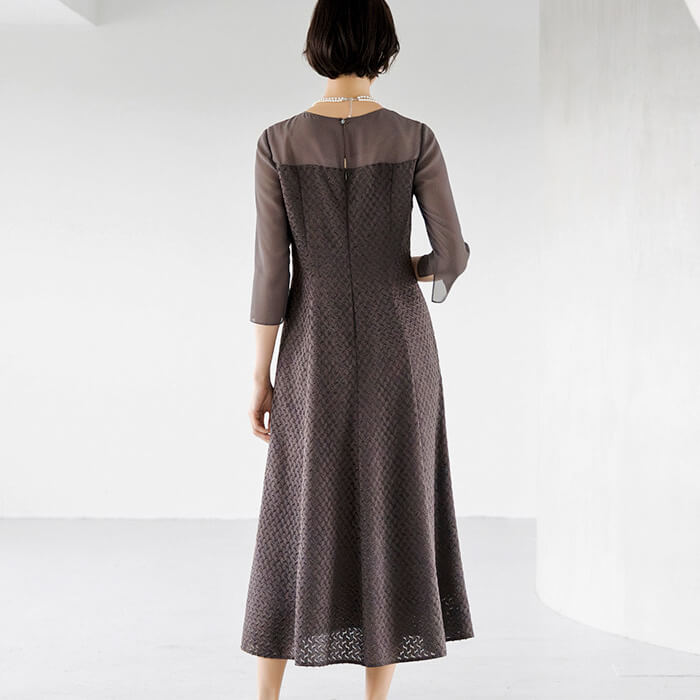 チャコールグレー