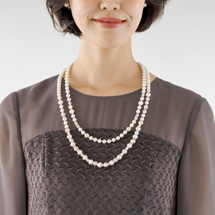 チャコールグレー