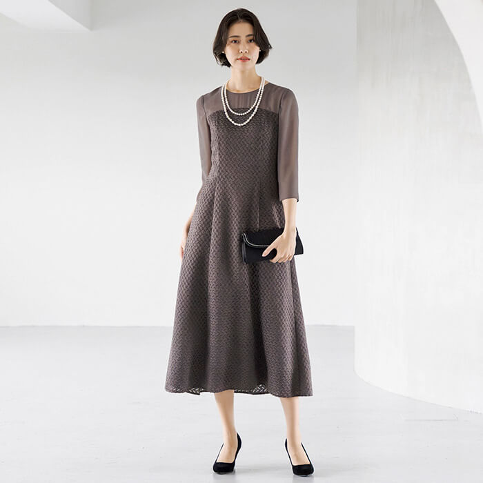 チャコールグレー