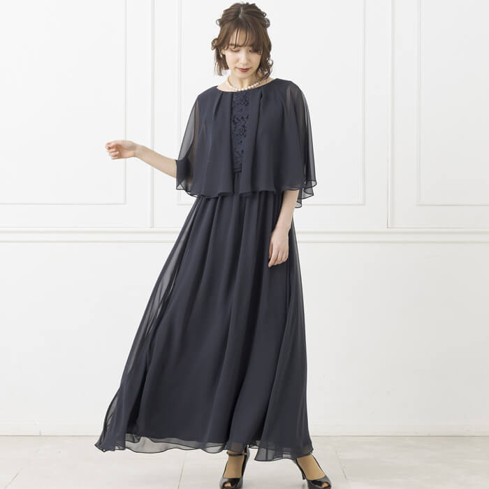 ケープ風のシフォン袖付きロングドレス