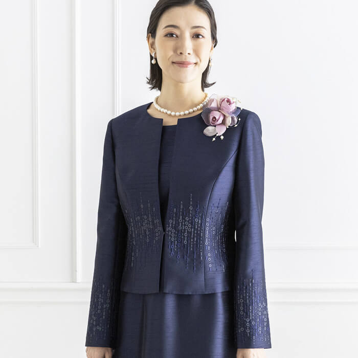 刺繍がポイントのジャケット