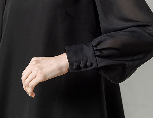 袖口のくるみボタン
