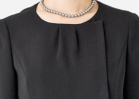 前開きのブラウス