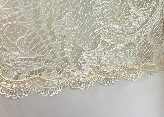 さりげない裾スカラップ