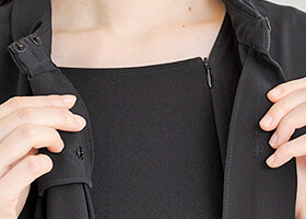 お着替えしやすい前開き
