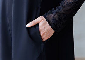 便利な両脇ポケット付き