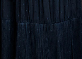 繊細なドットチュール素材