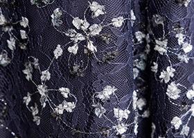 華やかなレース素材