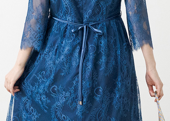 取り外し可能なリボンベルト付き