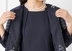 フロントはホックでとめる仕様